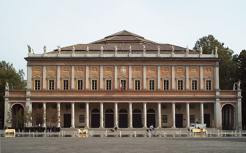 File:Facciata teatro valli.JPG