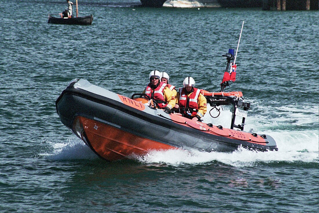 Rigid inflatable boat