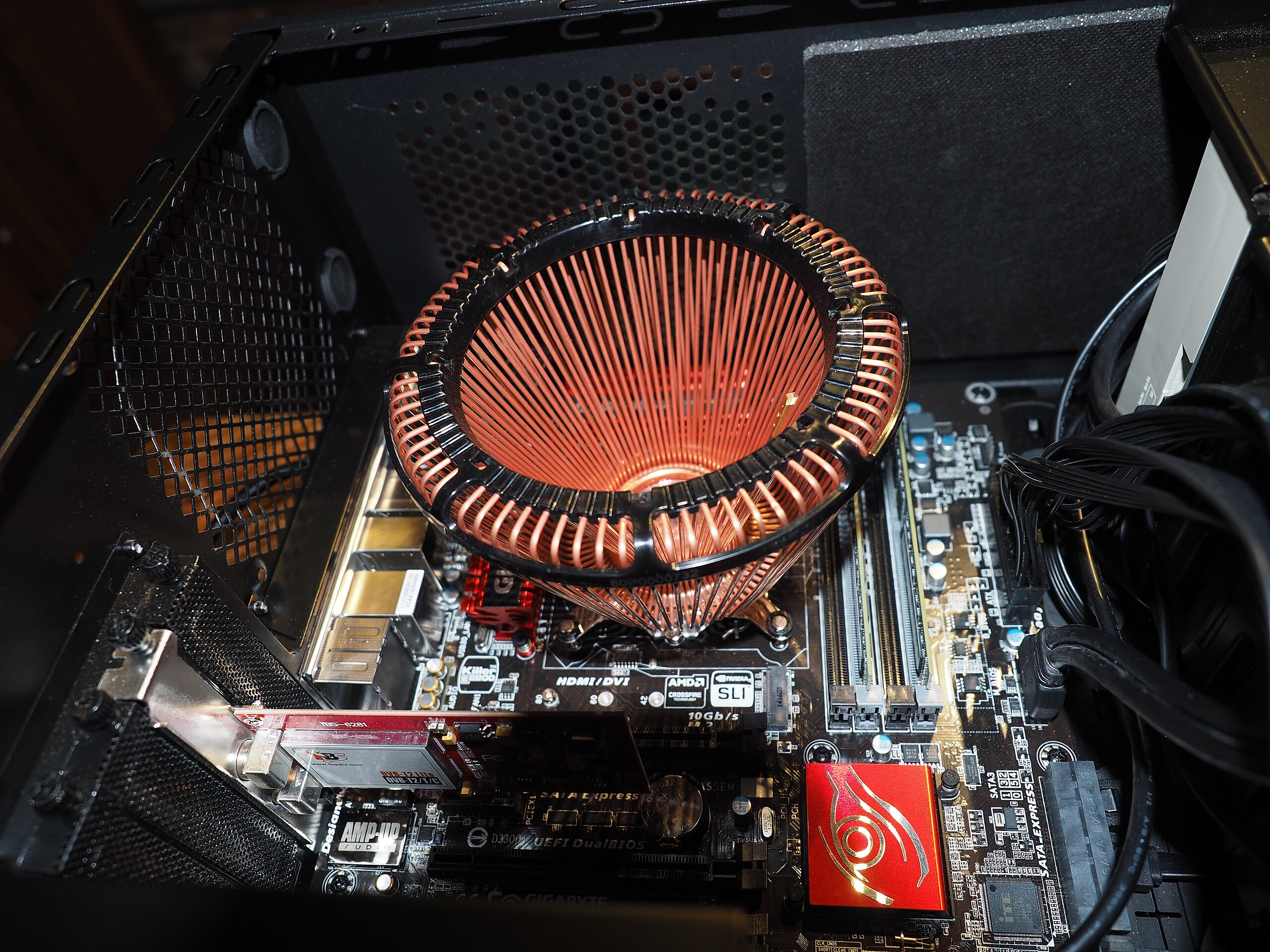 [Obrázek: 2560px-Fanless_CPU_Cooler.jpg]