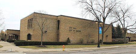 Fenton Michigan City Hall.JPG