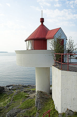 <span class="mw-page-title-main">Fjøløy Lighthouse</span> Coastal lighthouse in Norway