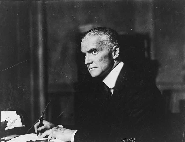 File:Frank L. Polk, half-length portrait, seated at desk, facing left, holding pen.jpg