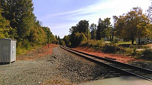 Sitio futuro de la estación de Hillsborough desde el paso a nivel, octubre de 2016.jpg