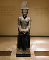 Estatua acéfala del faraón Horemheb ante el dios Amón