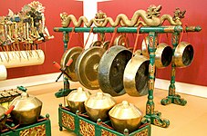 Gamelan degung, Musical Instruments Museum, Phoenix, Arizona.jpg