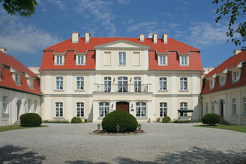 File:Godętowo - Palace 01.jpg