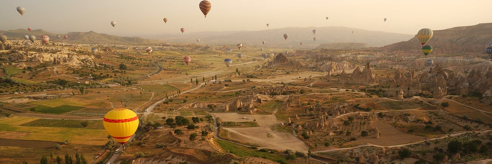 "Mongolfiere in Cappadocia" - immagine originale di di Mr Hicks46, immagine derivata a cura di Lkcl it