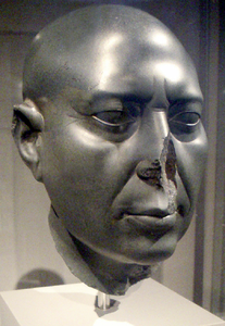 Tête verte de Berlin Dynastie lagide, v. -100/-50 Grauwacke, H. 21,5 cm. Musée égyptien de Berlin