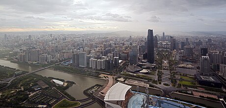 Guangzhou, Güney Çin'in en önemli şehirlerinden biridir. 2.200 yıldan fazla bir geçmişe sahip olan ve deniz İpek Yolu'nun önemli bir bitiş tarihi olmuş ve günümüzde büyük bir liman ve ulaşım merkezi olarak hizmet vermeye devam etmektedir.