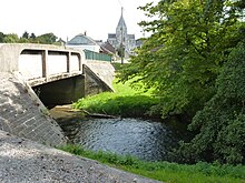 Hannappes (Ardennes) pont de l'Aube avec vue sur le bourg.jpg