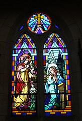 Un des nombreux vitraux de l'église.