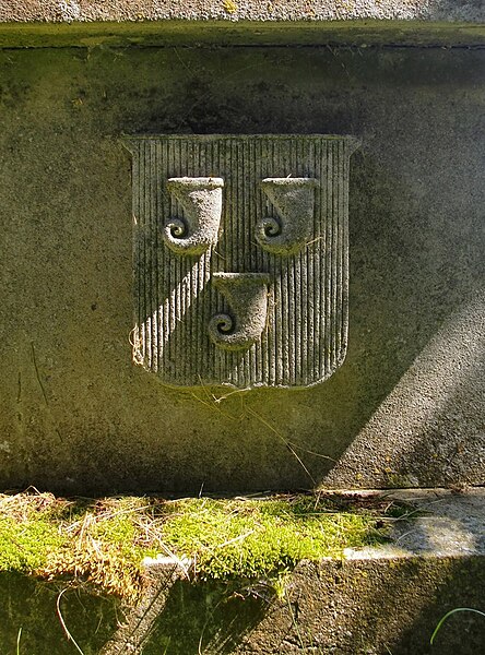 File:Heraldic device, old St Nicholas' churchyard, Taplow - geograph.org.uk - 4137917.jpg