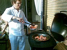 Ilkka Tuomi making paella.jpg