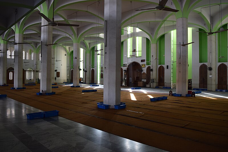 File:Inside Jamiatul Falah Mosque.JPG