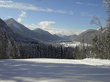 Das Jachental von Ost nach West, in der Mitte der Gemeindeteil Höfen