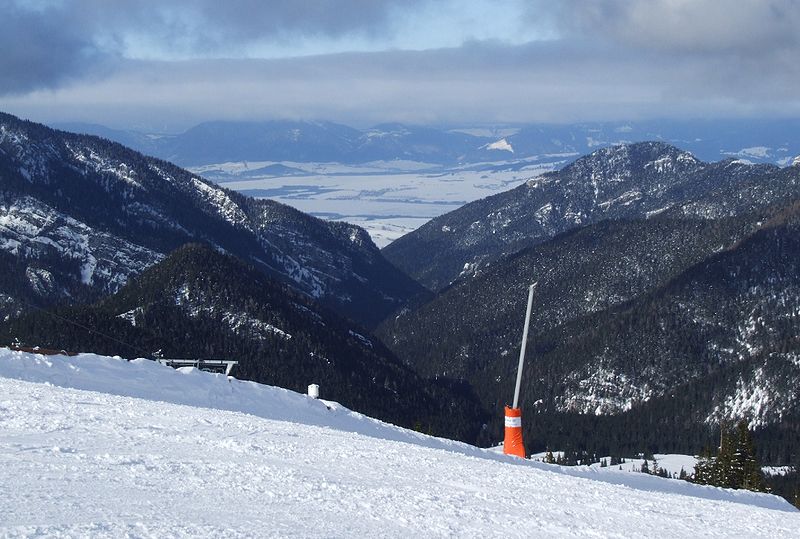 File:Jasná Ski Resort - view from ski slope.jpg