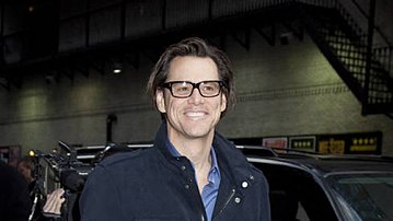 Carrey walking in to the Ed Sullivan Theater, venue for the Late Show with David Letterman, in 2010