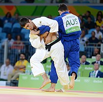 Оруджев проводит приём против австралийца Джейка Бенстеда на Олимпийских играх в Рио