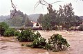 English: Kamp river flood in the town of Krumau during the 2002 European floods. Deutsch: Kamphochwasser 2002 in Krumau, Österreich.