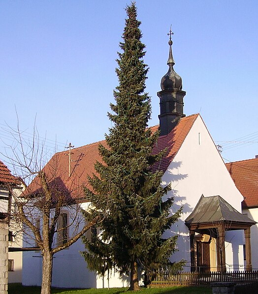 File:Kapelle in Kuebelstein.jpg