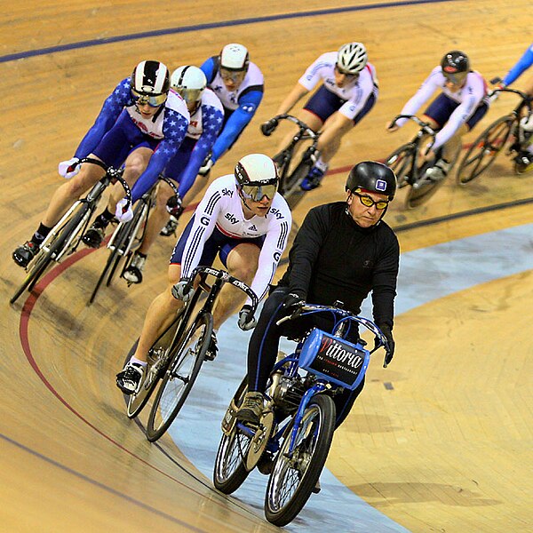 File:Keirin - Glasgow Revolution 40 (8441585814).jpg