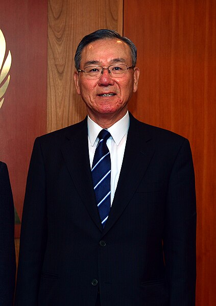 File:Kenzo Oshima cropped 1 Toshiro Ozawa Yukiya Amano and Kenzo Oshima 20121024.jpg