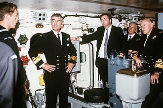 Defence Minister Kim Beazley (middle) in 1986. Kim Beazley and other Australian VIPs tour one of the USS Missouri's 16 inch gun turrets in 1986.jpg