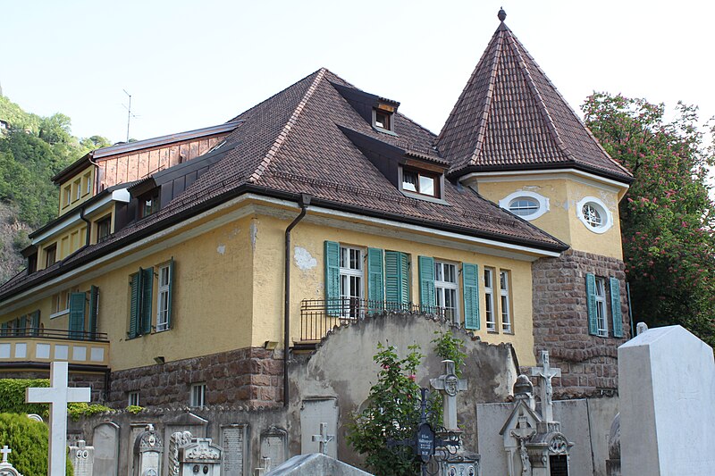 File:Kindergarten Gries (vom Friedhof aus gesehen).JPG