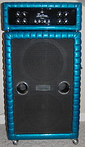 Kustom 200 bass amp - amp head and speakers, 100 watts RMS, two channels, two 15" speakers, 1971 Kustom 200 bass amplifier (1971).jpg