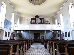 Vue intérieure de la nef vers la tribune d'orgue