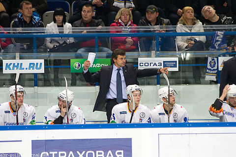 Dmitrij Kwartalnow jako trener podczas meczu Sibiru Nowosybirsk (2011)