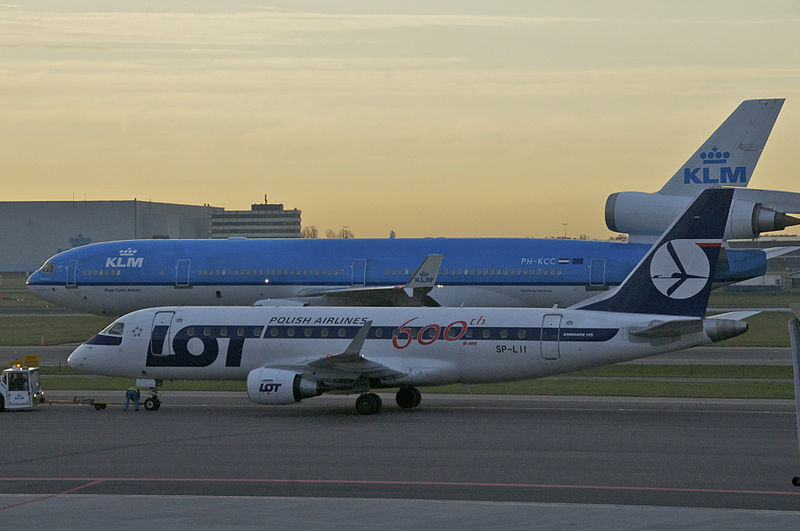 File:LOT Polish Airlines Embraer 175; SP-LII@AMS;15.04.2013 705av (8680663158).jpg