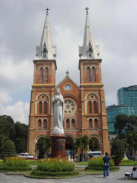 Tập_tin:Lascar_Saigon_Notre-Dame_Basilica_(4607355479).jpg