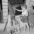 Leerlinge van een schildersklas aan het werk in een atelier in Ein Hod., Bestanddeelnr 255-2768.jpg