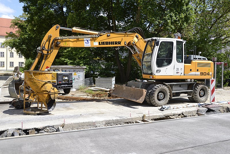 File:Liebherr 904 excavator.JPG