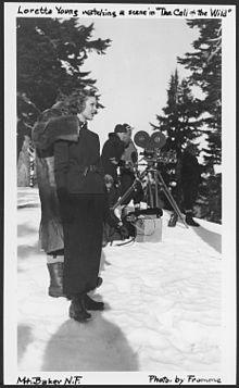 Loretta_Young_Watching_a_Scene_in_%22The_Call_of_The_Wild%22%2C_Mount_Baker_National_Forest%2C_1935._-_NARA_-_299076.jpg