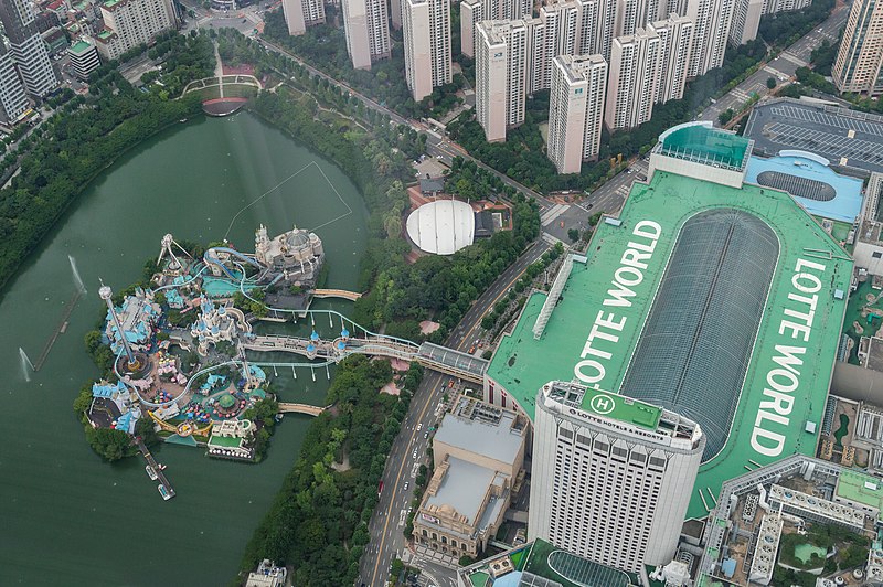 File:Lotte World seen from Lotte World Tower.jpg