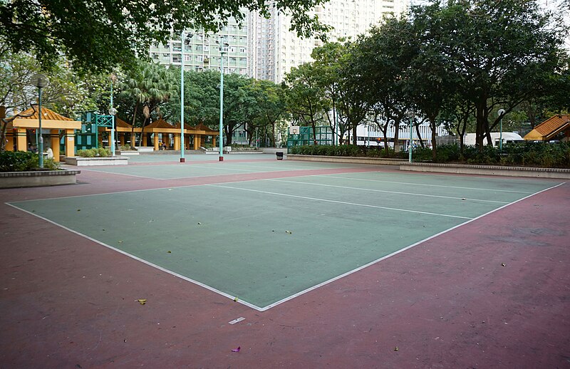 File:Lower Wong Tai Sin (II) Estate Pavilion, Volleyball and Basketball Court.jpg