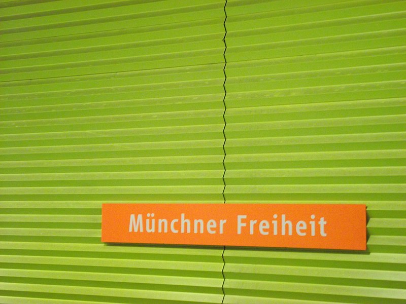 File:München - Münchner Freiheit U-bahn Station (1).jpg