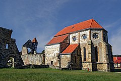 Румыны католики. Cârța Monastery. Монастырь Карджа. Аббатство в Румынии. Католические храмы Румынии.