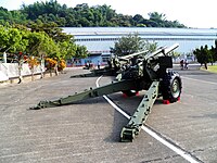 M114A1 155mm榴彈砲（前）與M59A2 155mm加農砲（後）砲尾。