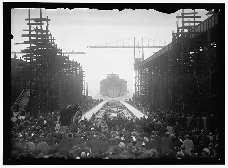 File:MISSISSIPPI, U.S.S., LAUNCHING AT NEWPORT NEWS. SLIDING DOWN WAYS LCCN2016866990.jpg