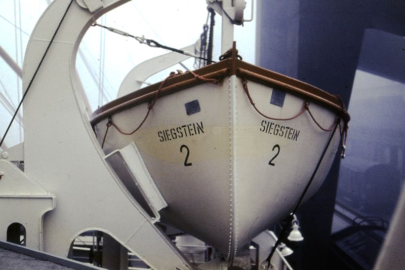 File:MS Siegstein NDL Bb-Rettungsboot - 1966.jpg