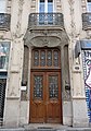 Porte principale du bâtiment Art Nouveau au 2 boulevard Gambetta à Grenoble.