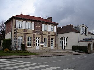 Longnes, Yvelines Commune in Île-de-France, France