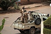 Maliske soldater bevokter Kati-kasernen i Bamako, som er kuppleder Amadou Sanogos hovedkvarter, 31. oktober 2012.