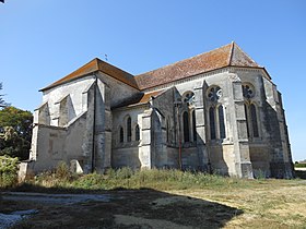 Церковь видна с юго-запада.