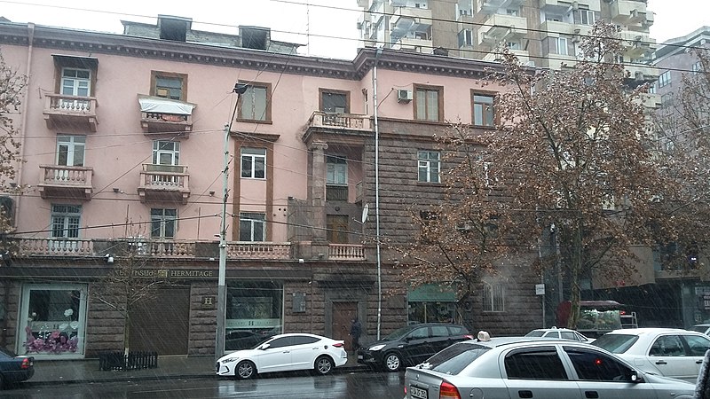 File:Mashtots ave. 9, Yerevan 02.jpg