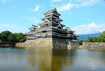 350px-Matsumoto_castle_3.jpg