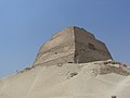 Vue de l'angle nord-est de la pyramide de Meïdoum